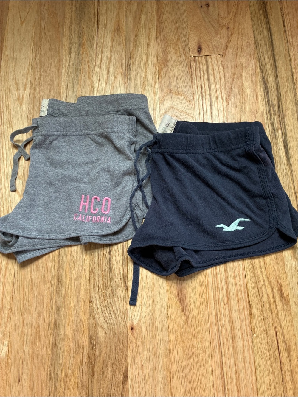 Hollister Navy and Gray Women’s Athletic Shorts with Pink & Teal Logos - Picture 3 of 3